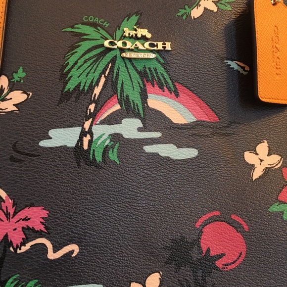 COACH Reversible City Tote Hawaiian Print F28949 - Picture 3 of 10